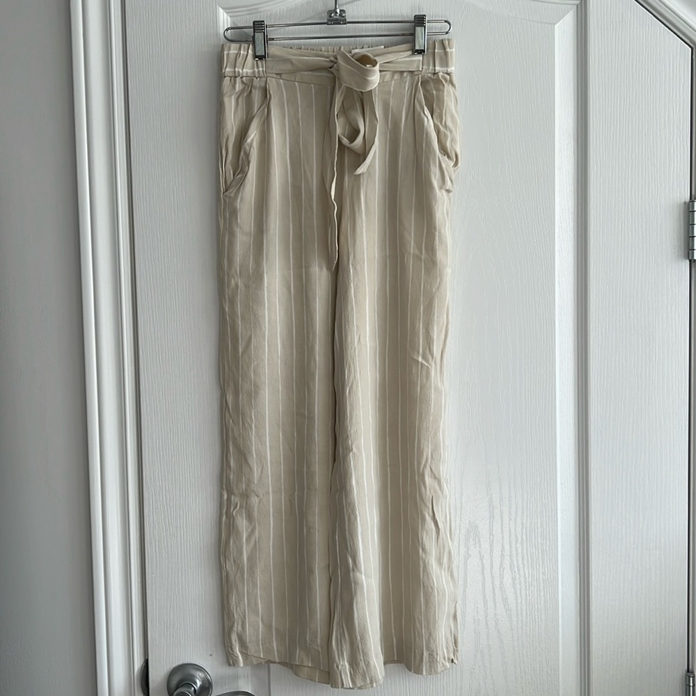 Wilfred Summer Wide Leg Pant trouser airy and light pinestripe. Inseam 22inches